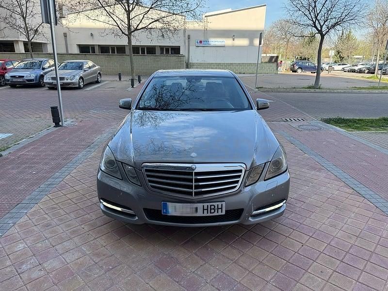 Usado Mercedes E350 Avantgarde 265 CV (194 kW) 2011 Gris / plata Berlina