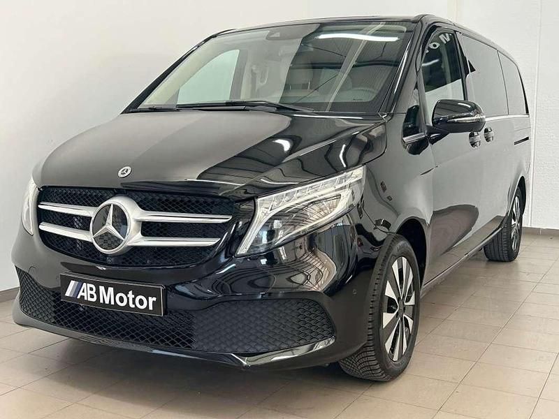 Negro Usado 2023 Mercedes V220 Avantgarde Monovolumen | 56.000 € (Un poco caro) - Imagen 1/4
