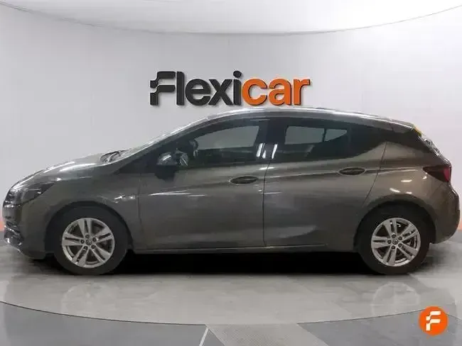 Usado Opel Astra 110 CV (80 kW) 2020 Gris Berlina