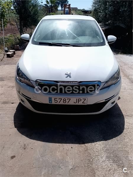 Usado Peugeot 308 Style 100 CV (73 kW) 2016 Blanco Berlina