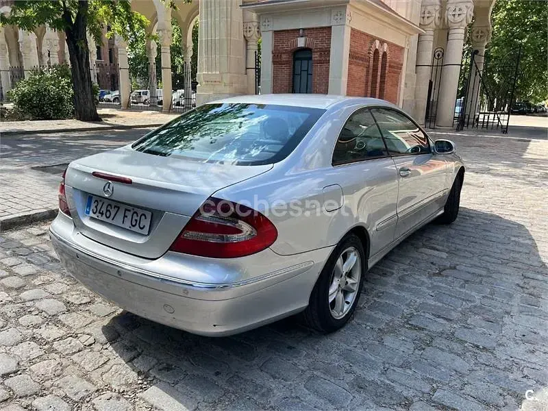 Usado Mercedes CLK270 Avantgarde 170 CV (125 kW) 2003 Gris / plata Coupe