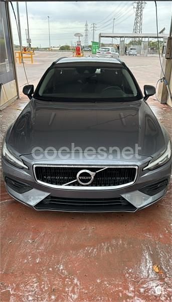 Usado Volvo V60 Momentum 150 CV (110 kW) 2019 Gris / plata Familiar