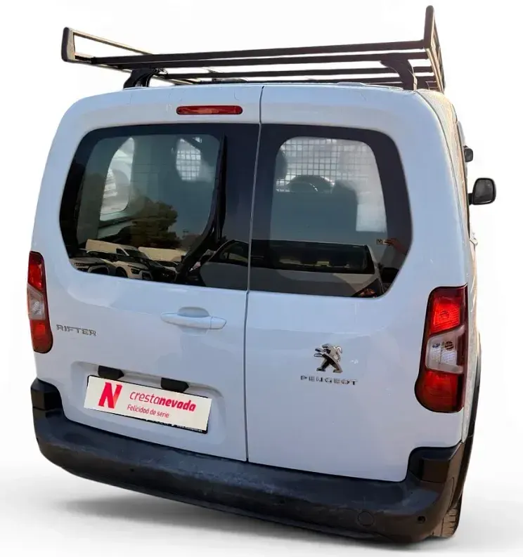 Usado Peugeot Rifter Business-Line 100 CV (73 kW) 2023 Blanco Monovolumen