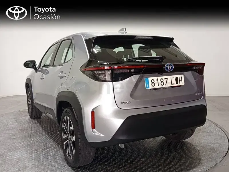 Usado Toyota Yaris Cross Active 116 CV (85 kW) 2022 Gris / plata SUV