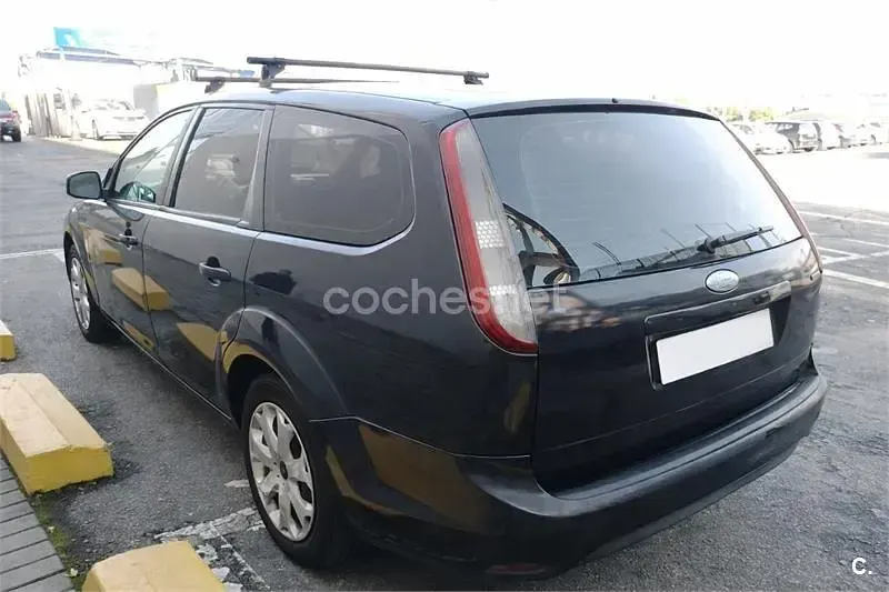 Usado Ford Focus Trend 115 CV (84 kW) 2008 Negro Familiar