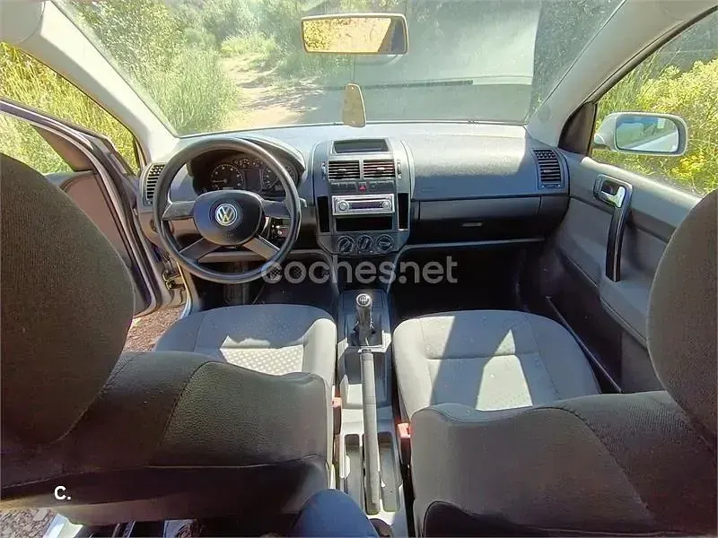 Usado VW Polo Match 65 CV (47 kW) 2005 Gris / plata Utilitario