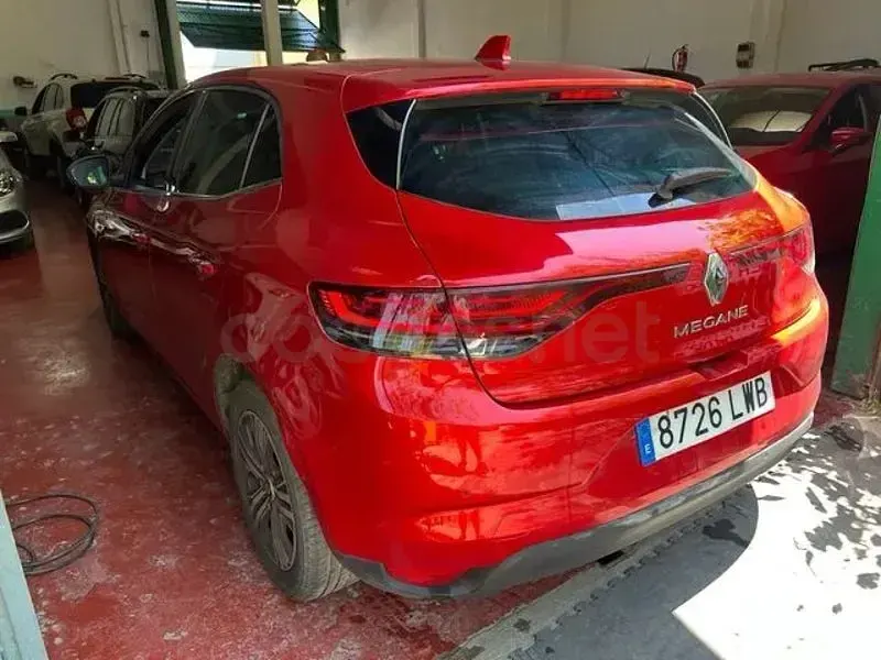 Usado Renault Mégane IV Zen 140 CV (102 kW) 2022 Rojo Berlina