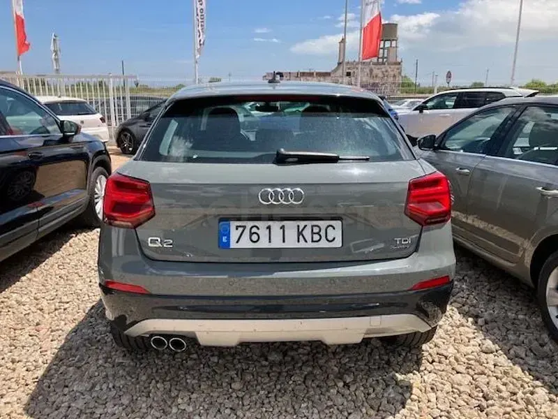 Usado Audi Q2 Design 190 CV (139 kW) 2017 Gris / plata SUV