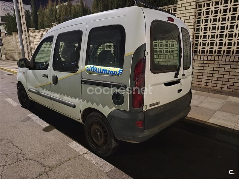 Usado Renault Kangoo Expression 85 CV (62 kW) 2009 Blanco Familiar