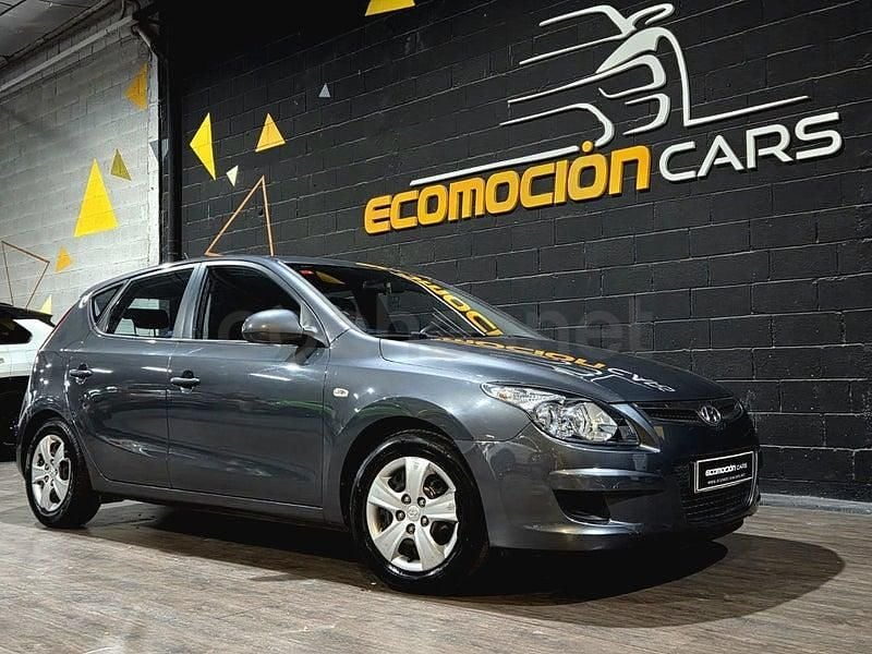 Usado Hyundai i30 Classic 109 CV (80 kW) 2010 Gris / plata Berlina
