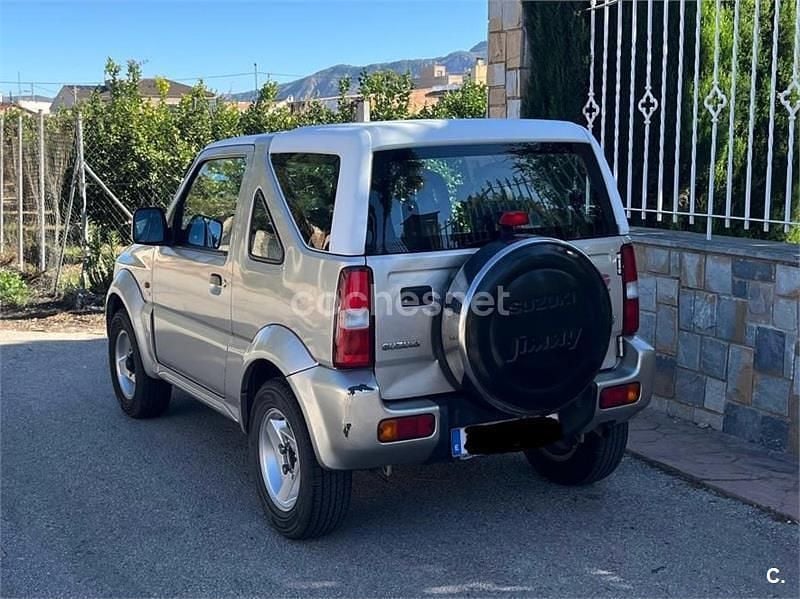 Usado Suzuki Jimny 65 CV (47 kW) 2005 Beige SUV