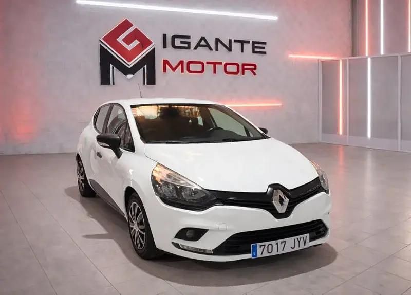 Usado Renault Clio IV Life 75 CV (55 kW) 2017 Blanco Berlina
