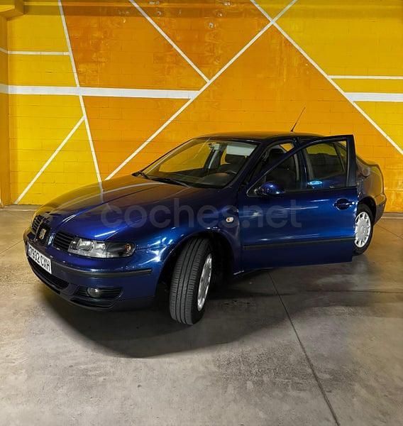 Usado Seat Toledo Stella 105 CV (77 kW) 2004 Azul Berlina