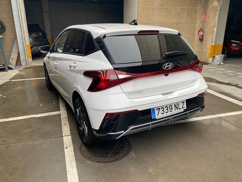 Nuevo Hyundai i20 Blackline 90 CV (66 kW) 2026 Blanco Utilitario