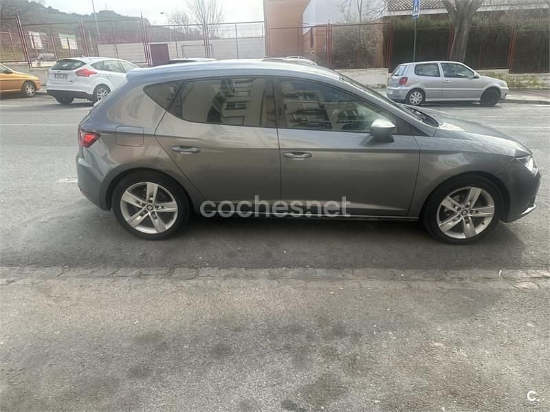 Usado Seat Leon Reference 105 CV (77 kW) 2013 Gris / plata Berlina
