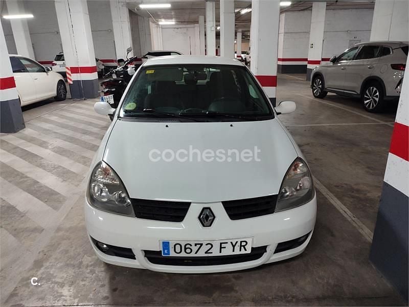Usado Renault Clio II Dynamique 70 CV (51 kW) 2007 Blanco Berlina