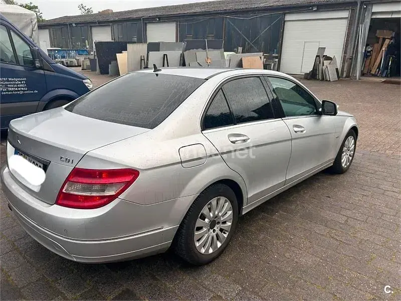 Usado Mercedes C220 170 CV (125 kW) 2008 Gris / plata Berlina