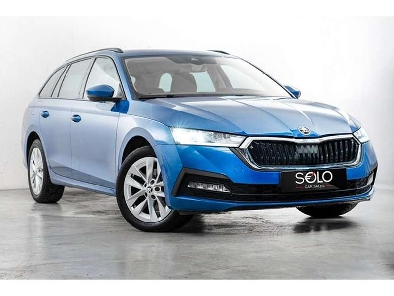 Usado Skoda Octavia Ambition 204 CV (150 kW) 2022 Azul Familiar