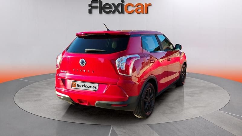 Usado Ssangyong (KGM) Tivoli 128 CV (94 kW) 2017 Rojo SUV