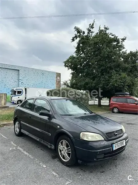 Usado Opel Astra Comfort 100 CV (73 kW) 2001 Negro Berlina