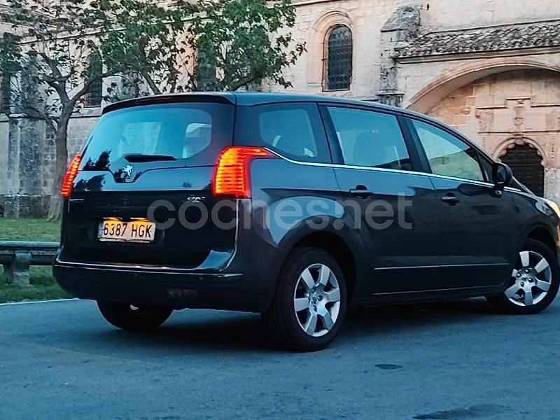 Usado Peugeot 5008 Premium 112 CV (82 kW) 2011 Negro Monovolumen