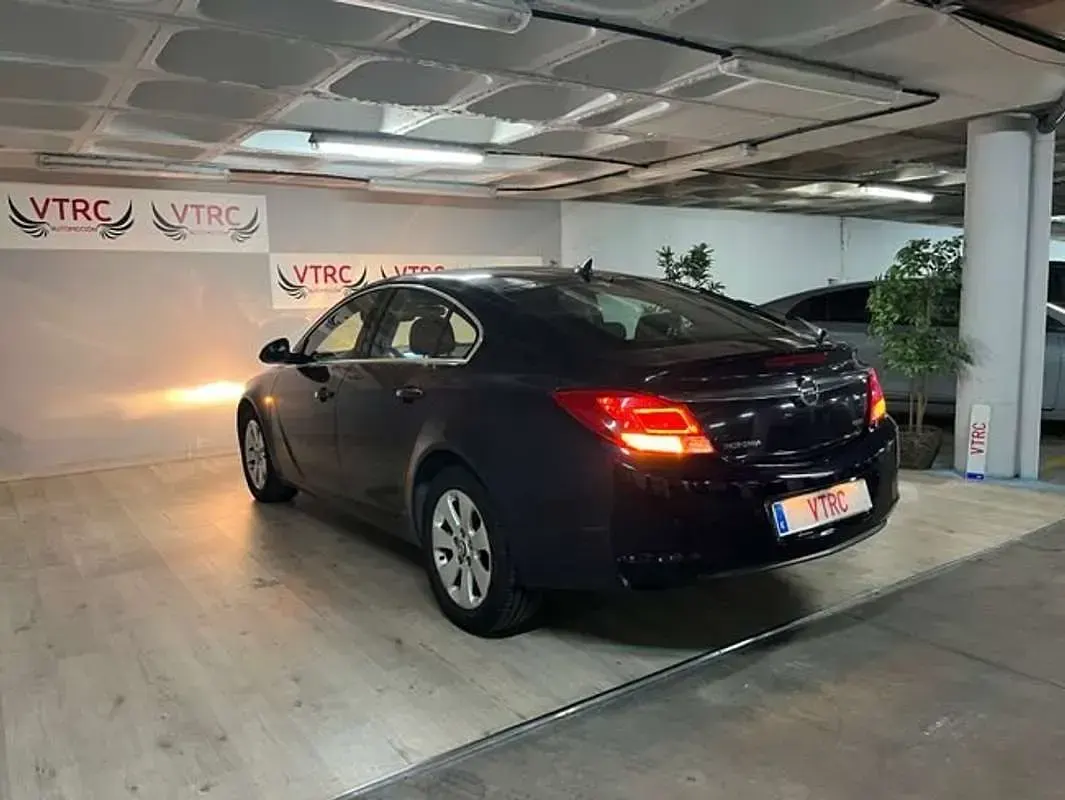 Usado Opel Insignia Cosmo 131 CV (96 kW) 2012 Azul Familiar