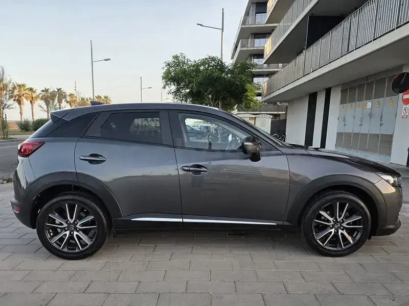Usado Mazda CX-3 Luxury 120 CV (88 kW) 2018 Gris / plata SUV