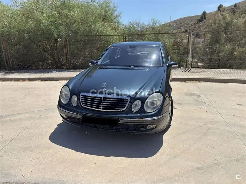 Usado Mercedes E270 Avantgarde 170 CV (125 kW) 2002 Negro Berlina