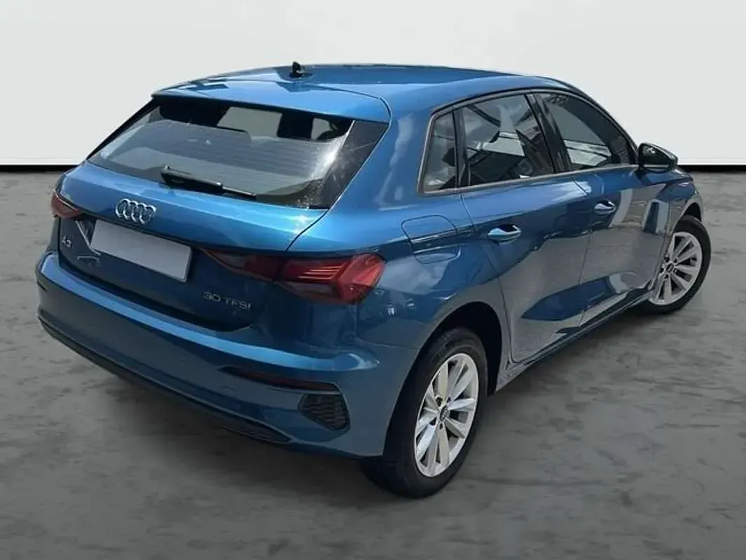 Usado Audi A3 110 CV (80 kW) 2023 Azul Berlina