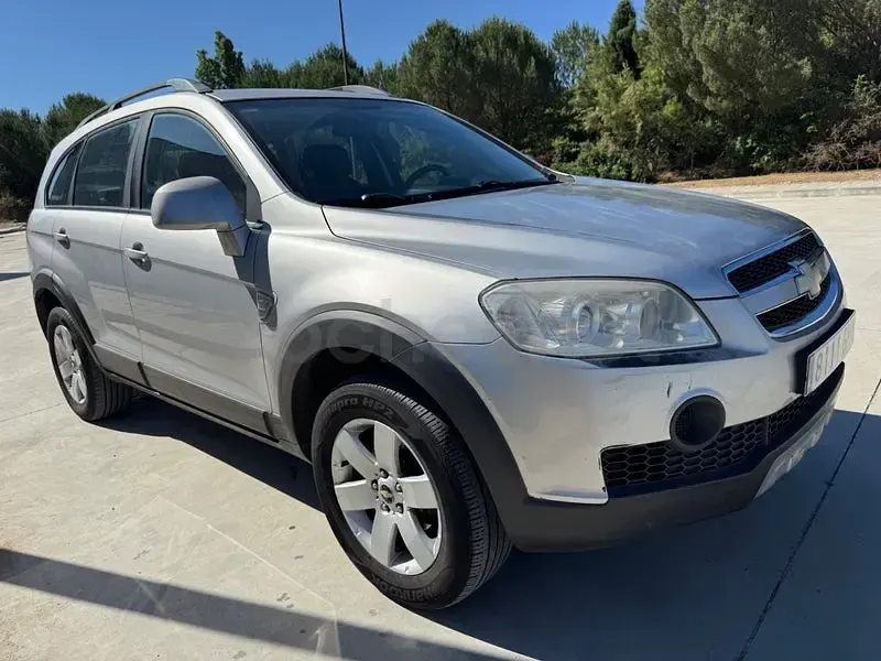 Usado Chevrolet Captiva LS 127 CV (93 kW) 2009 Gris / plata SUV