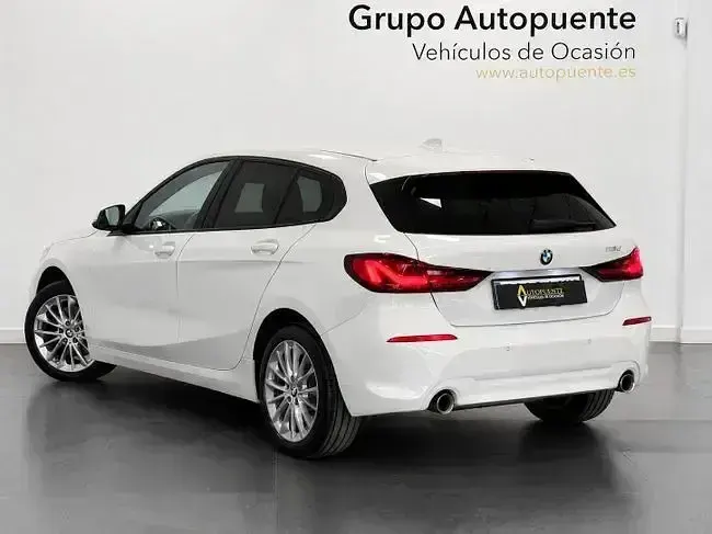 Usado BMW 118 Comfort Edition 150 CV (110 kW) 2021 Blanco Berlina
