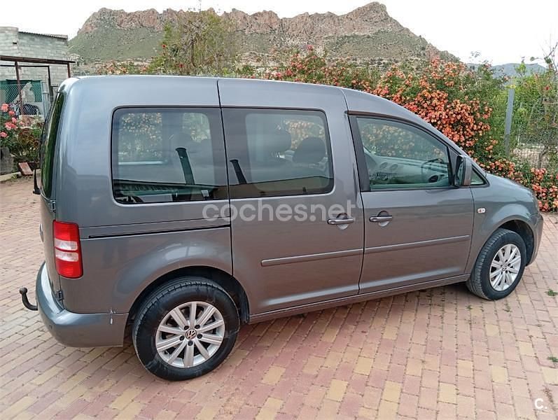 Usado VW Caddy Pro 110 CV (80 kW) 2014 Gris / plata Monovolumen