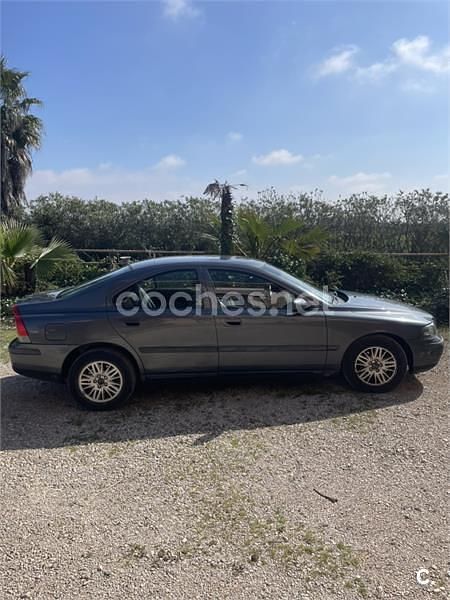 Usado Volvo S60 Momentum 163 CV (119 kW) 2004 Gris / plata Berlina