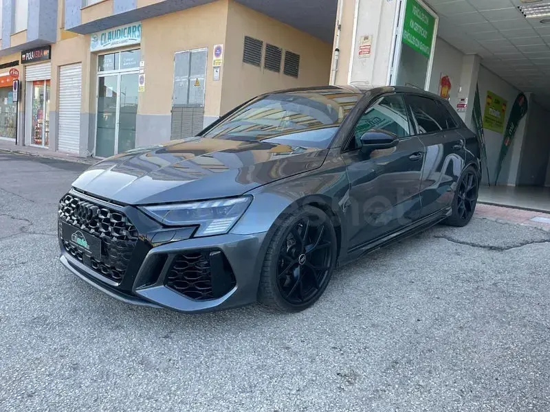 Usado Audi RS3 400 CV (294 kW) 2023 Gris / plata Berlina
