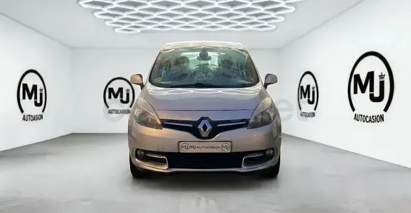 Usado Renault Scénic III Expression 110 CV (80 kW) 2013 Gris Monovolumen