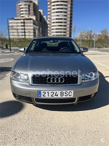Usado Audi A4 130 CV (95 kW) 2002 Gris / plata Berlina