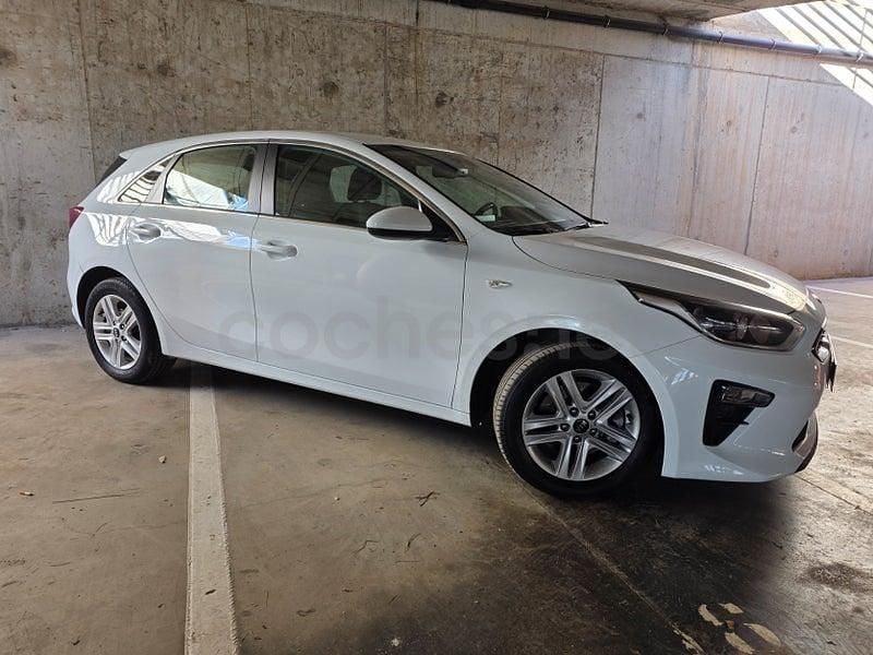 Usado Kia Ceed 136 CV (100 kW) 2021 Blanco Utilitario
