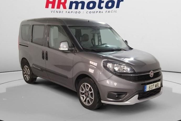 Gris Usado 2022 Fiat Doblò Trekking Monovolumen | 16.700 € (Precio justo) - Imagen 1/4