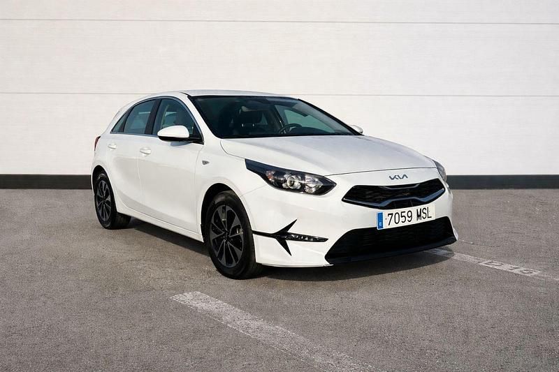 Usado Kia Ceed 100 CV (73 kW) 2024 Blanco Utilitario