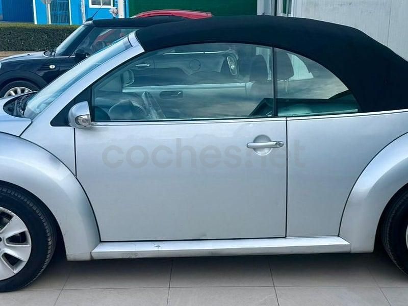 Usado VW New Beetle 105 CV (77 kW) 2009 Gris / plata Utilitario