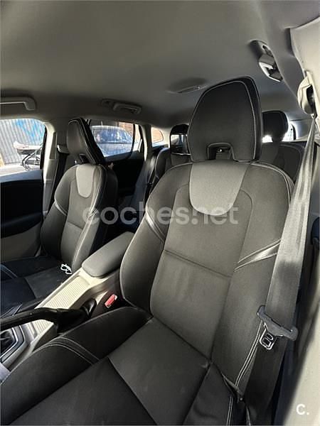 Usado Volvo V40 Kinetic 120 CV (88 kW) 2016 Negro Berlina