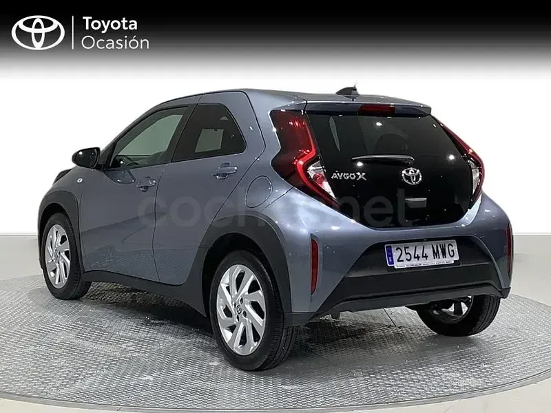 Usado Toyota Aygo X Play 72 CV (52 kW) 2024 Gris / plata SUV