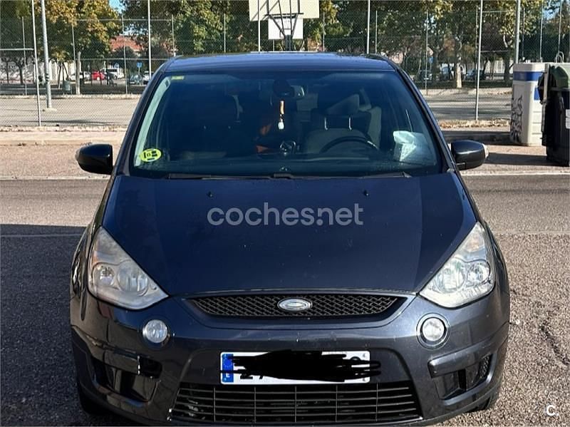 Usado Ford S-MAX Trend 140 CV (102 kW) 2008 Gris / plata Monovolumen