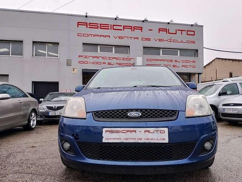 Azul Usado 2007 Ford Fiesta Futura Utilitario | 4400 € (Un poco caro) - Imagen 1/4