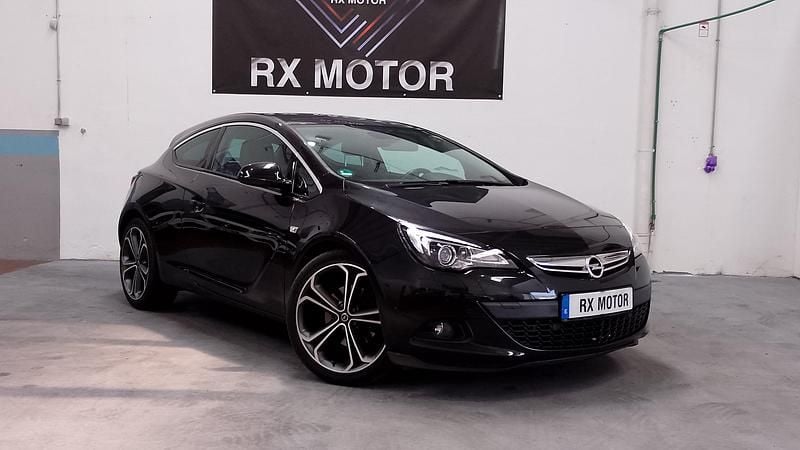 Usado Opel Astra GTC Innovation 140 CV (102 kW) 2011 Negro Utilitario