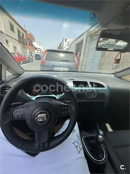 Usado Seat Leon Sport 140 CV (102 kW) 2007 Negro Utilitario