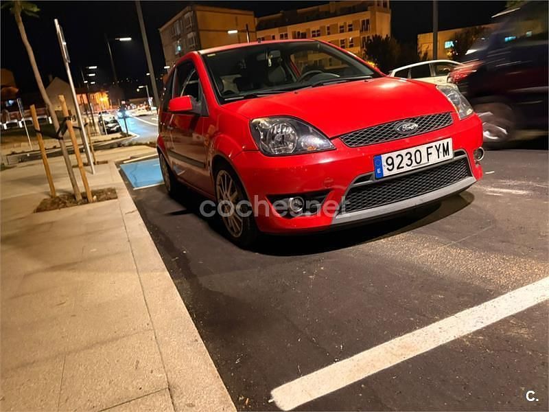Rojo Usado 2007 Ford Fiesta Sport Utilitario | 4000 € (Caro) - Imagen 1/4