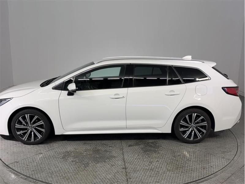 Usado Toyota Corolla Style 122 CV (89 kW) 2021 Plata Familiar