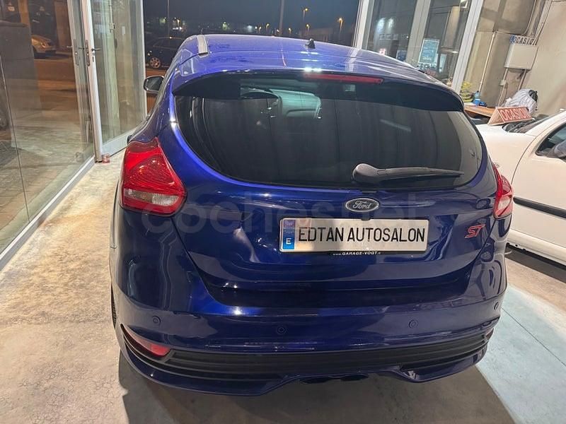 Usado Ford Focus ST 185 CV (136 kW) 2016 Azul Berlina
