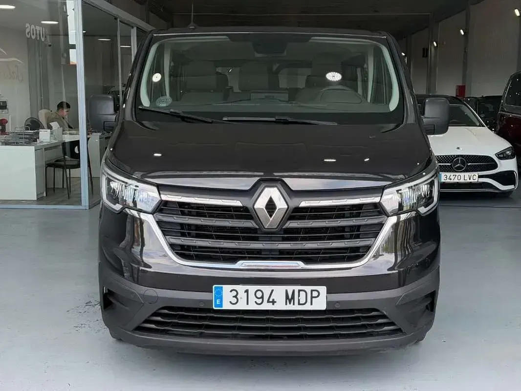 Usado Renault Trafic Equilibre 150 CV (110 kW) 2023 Negro Monovolumen